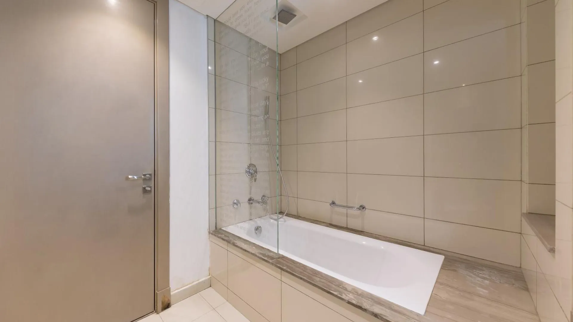 Cozy 1Br With Balcony Great View, Damac Towers Apartment Dubai